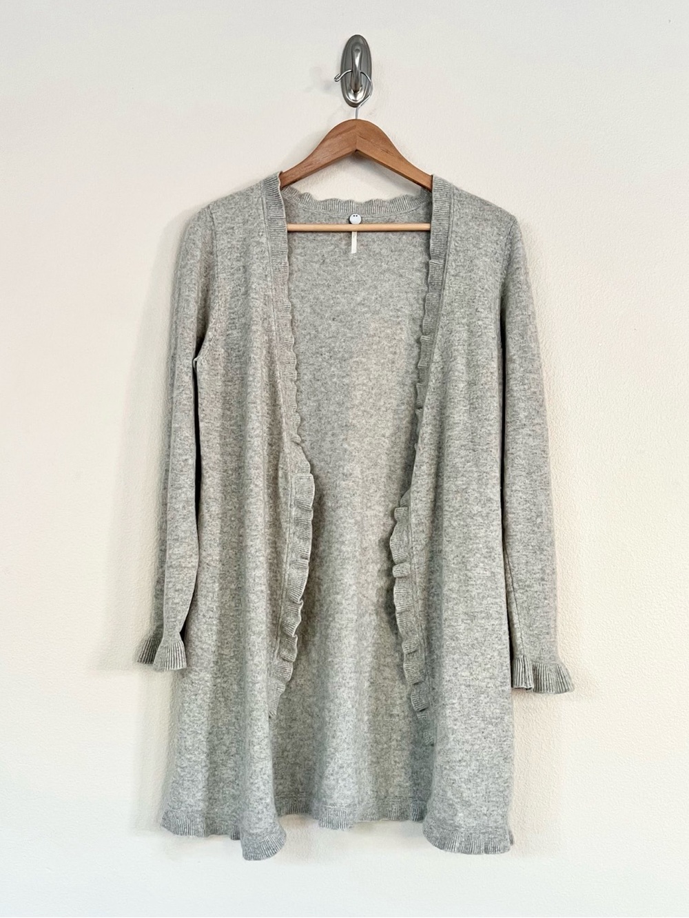 MARGARET O’LEARY 100% Cashmere Ruffle Trim Long Cardigan in Grey